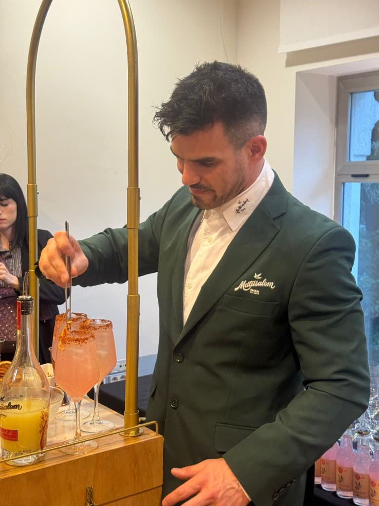 Coctelería profesional con atención al detalle